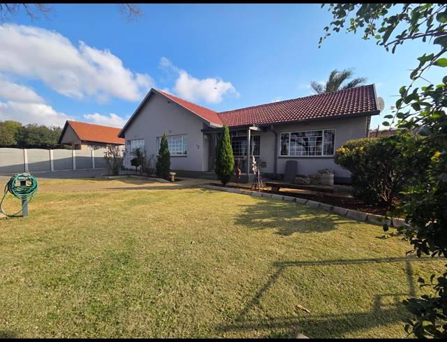 4 BEDROOM HOUSE FOR SALE IN GENERAL ALBERTSPARK